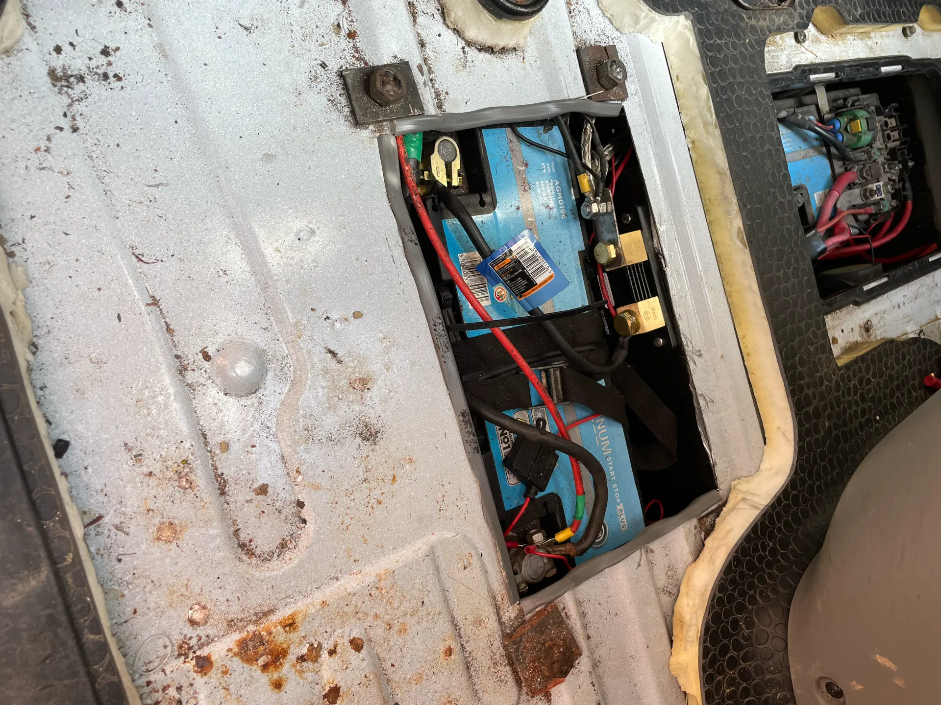 The neater electronics setup under the floor
